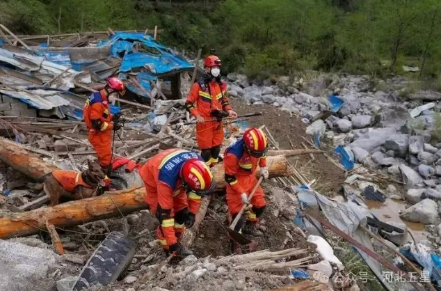 油動式大載荷長航時無人直升機——打造我國應(yīng)急救援、防汛救災(zāi)、森林草原消防的“新質(zhì)戰(zhàn)斗力”！